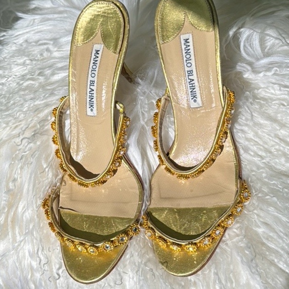 Manolo Blahnik gold flower rhinestone high heel sandals, size 38. Lovely!🌸